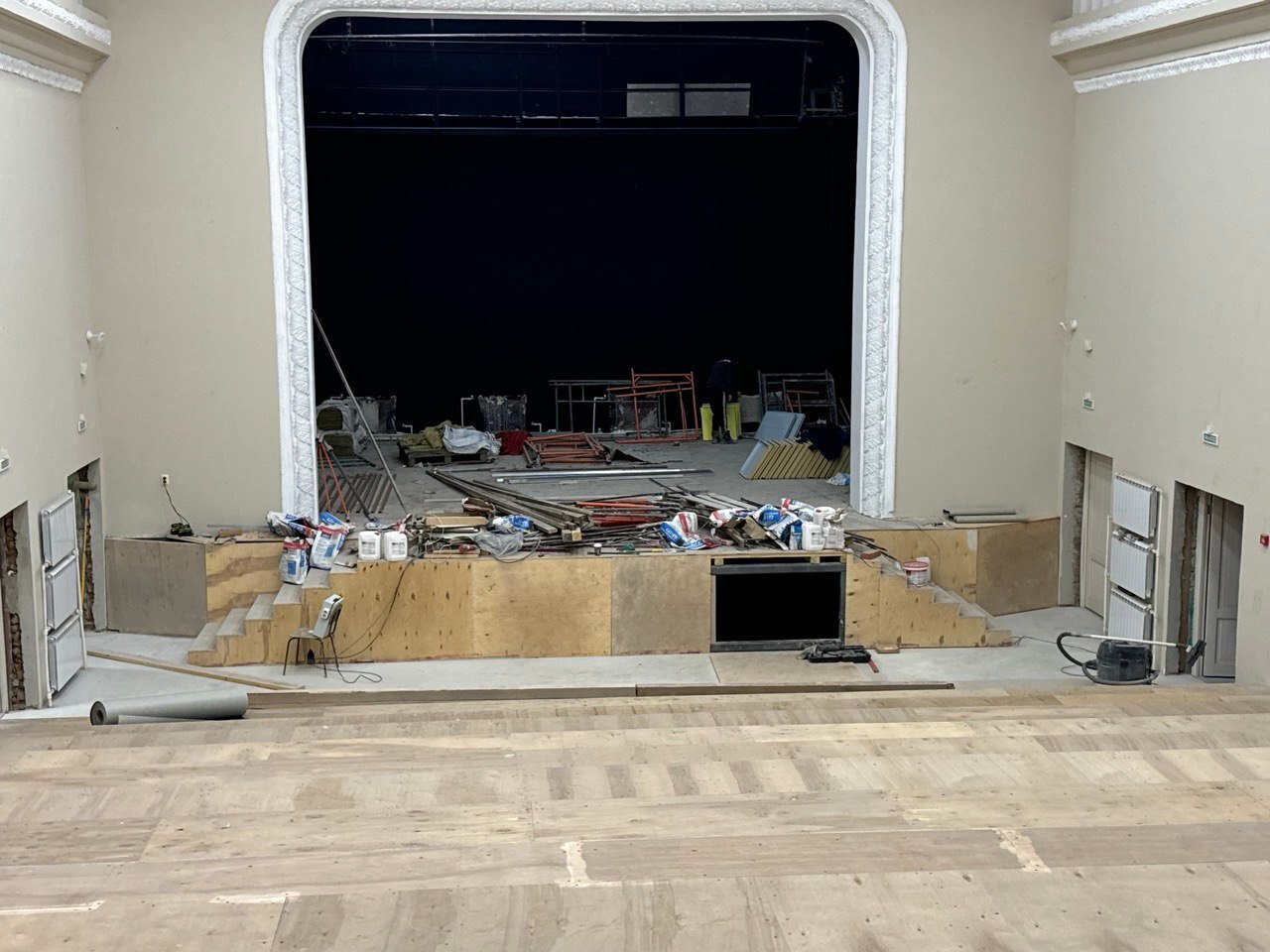 Капитальный ремонт Детско-юношеского центра по ул. Одесской, 6 близится к завершению Капитальный ремонт Детско-юношеского центра по ул. Одесской, 6 близится к завершению