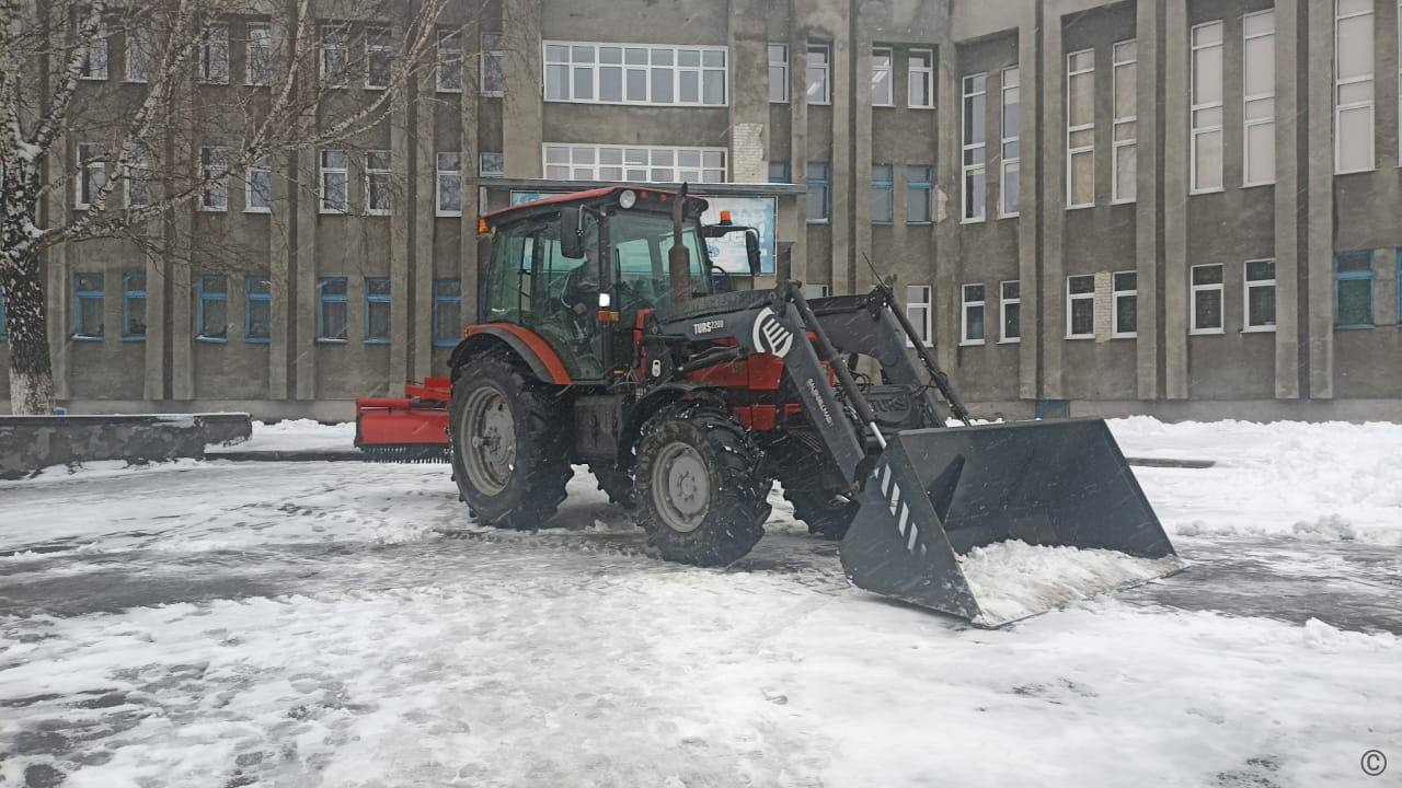 В районах Барнаула борьба с гололёдом ведётся в усиленном режиме В районах Барнаула борьба с гололёдом ведётся в усиленном режиме