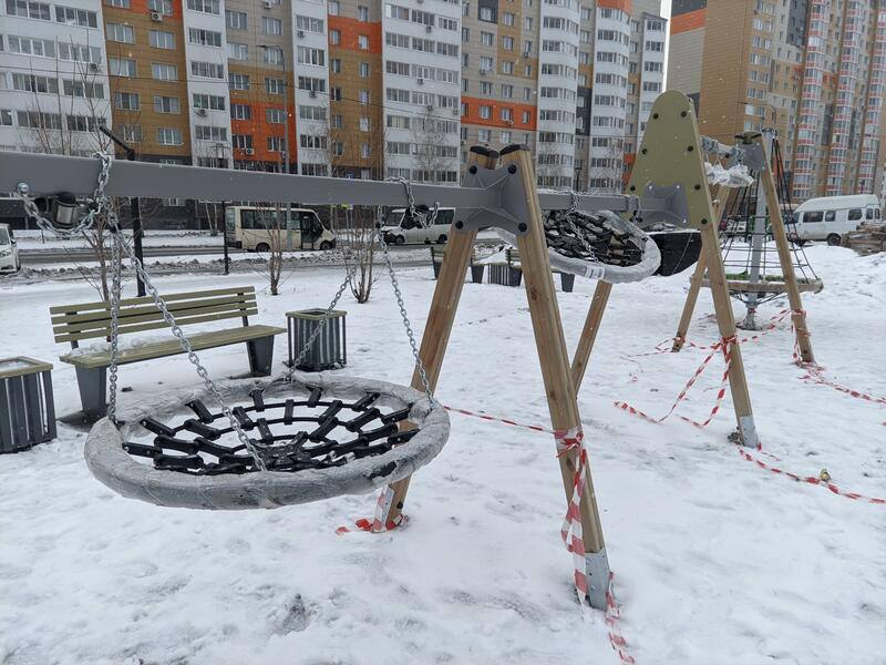 В Барнауле в сквере "Взлетный" на пересечении улиц Сергея Ускова и Взлетной завершаются работы по строительству новой детской площадки В Барнауле в сквере "Взлетный" на пересечении улиц Сергея Ускова и Взлетной завершаются работы по строительству новой детской площадки