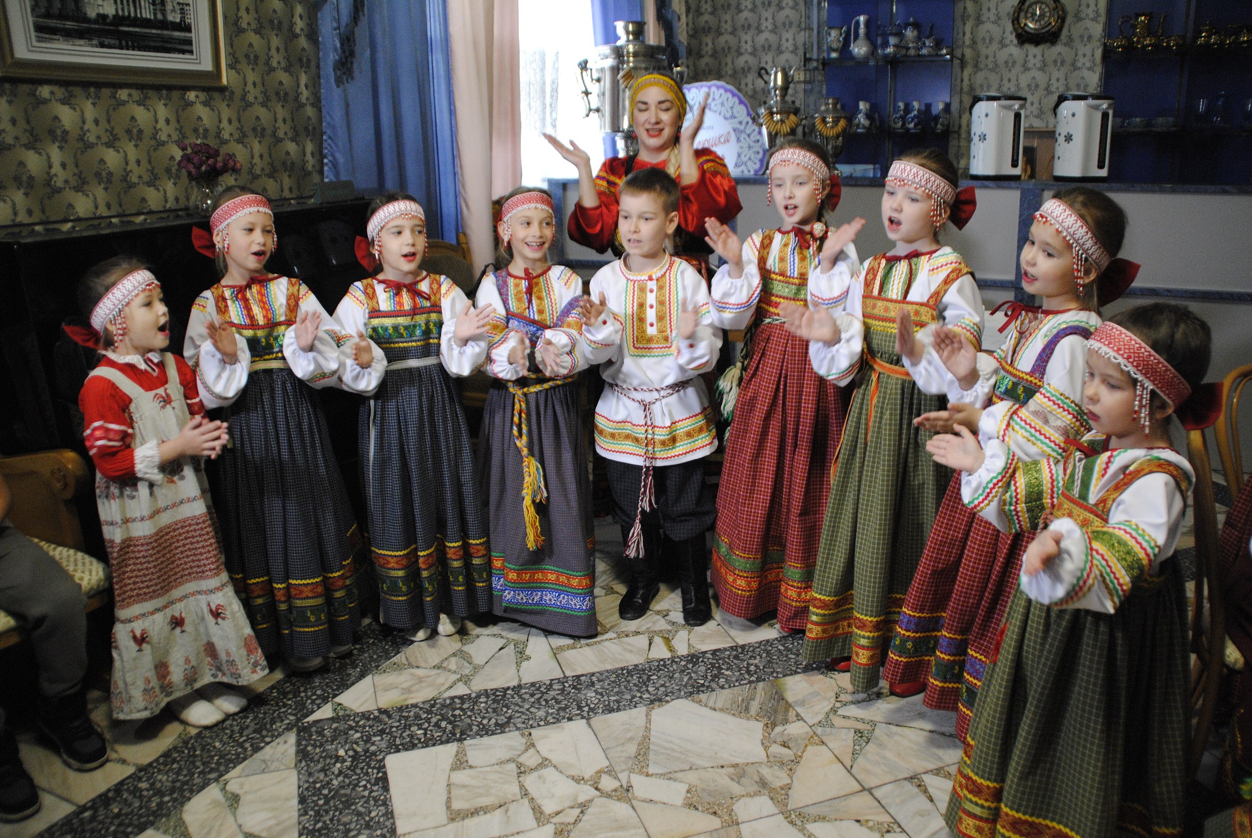 Соприкосновение прошлым. Проект Городского Дворца культуры «Дворцовые тайны: секреты из сундука» в текущем году стал победителем социально-значимых проектов Благотворительного фонда Андрея Мельниченко, направленного на... Соприкосновение прошлым. Проект Городского Дворца культуры «Дворцовые тайны: секреты из сундука» в текущем году стал победителем социально-значимых проектов Благотворительного фонда Андрея Мельниченко, направленного на...