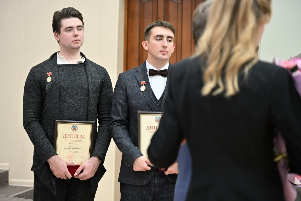 Ученых Алтайского края отметили за выдающиеся достижения в области науки и техники Ученых Алтайского края отметили за выдающиеся достижения в области науки и техники