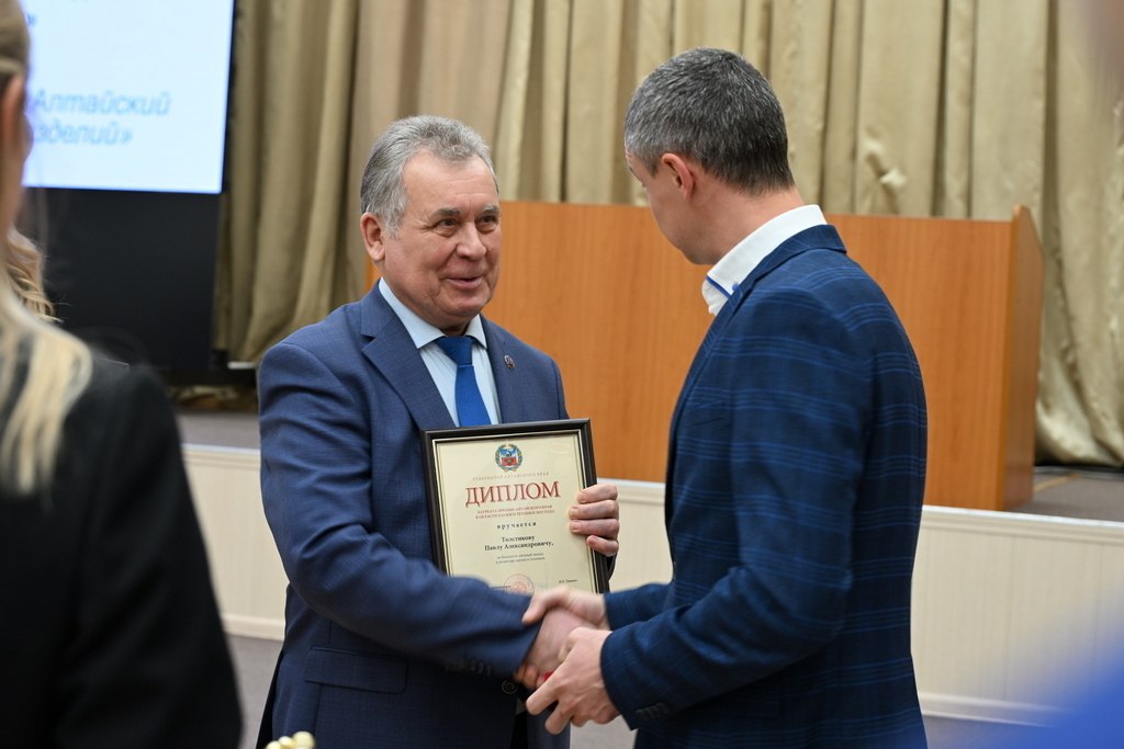 Ученых Алтайского края отметили за выдающиеся достижения в области науки и техники Ученых Алтайского края отметили за выдающиеся достижения в области науки и техники