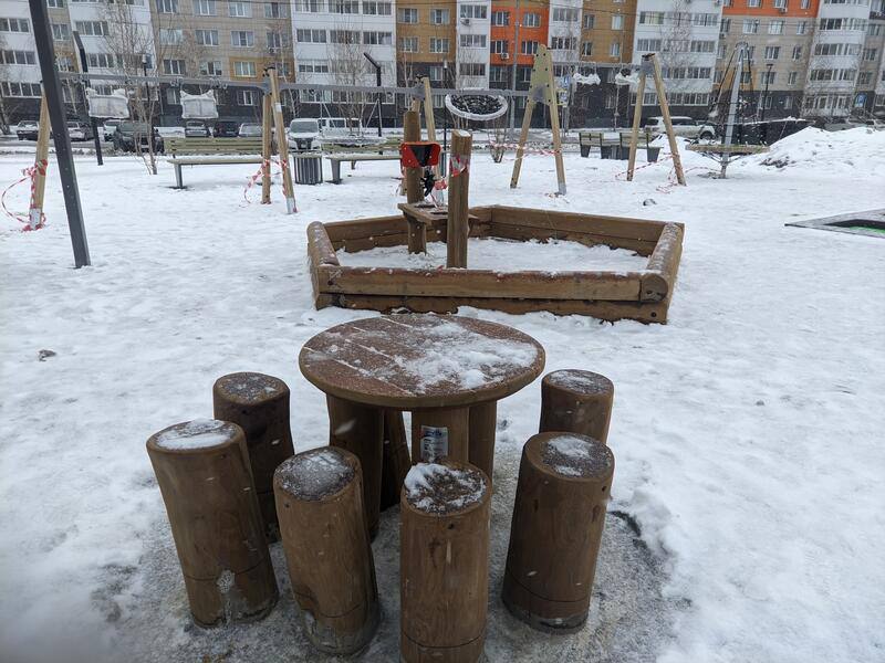 В Барнауле в сквере "Взлетный" на пересечении улиц Сергея Ускова и Взлетной завершаются работы по строительству новой детской площадки В Барнауле в сквере "Взлетный" на пересечении улиц Сергея Ускова и Взлетной завершаются работы по строительству новой детской площадки