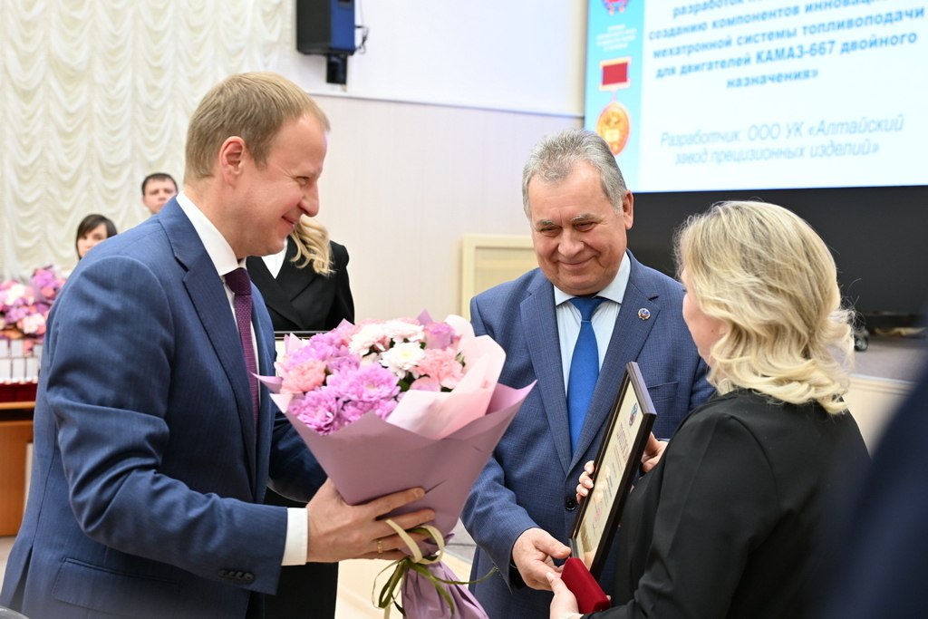 Ученых Алтайского края отметили за выдающиеся достижения в области науки и техники Ученых Алтайского края отметили за выдающиеся достижения в области науки и техники