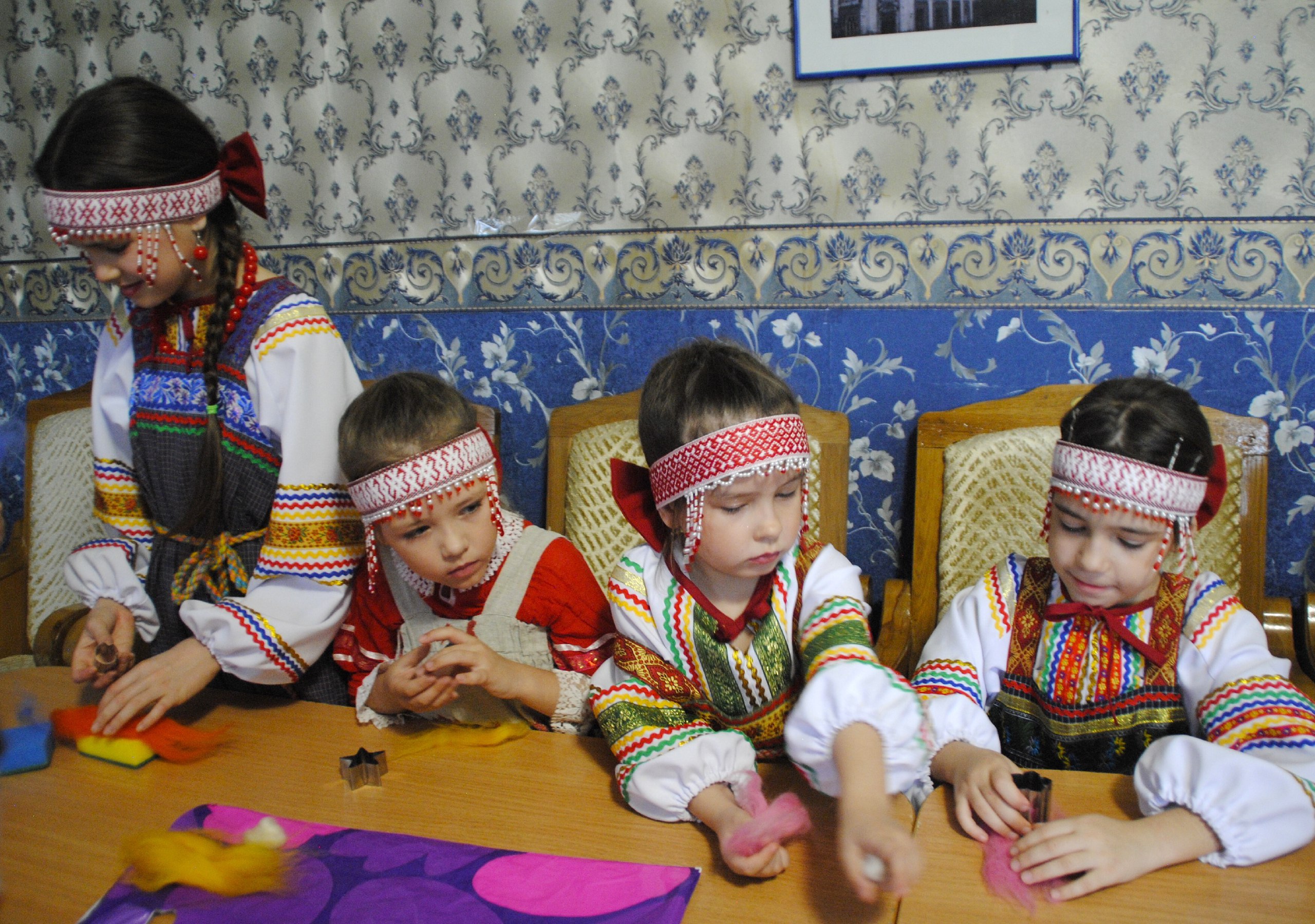 Соприкосновение прошлым. Проект Городского Дворца культуры «Дворцовые тайны: секреты из сундука» в текущем году стал победителем социально-значимых проектов Благотворительного фонда Андрея Мельниченко, направленного на... Соприкосновение прошлым. Проект Городского Дворца культуры «Дворцовые тайны: секреты из сундука» в текущем году стал победителем социально-значимых проектов Благотворительного фонда Андрея Мельниченко, направленного на...