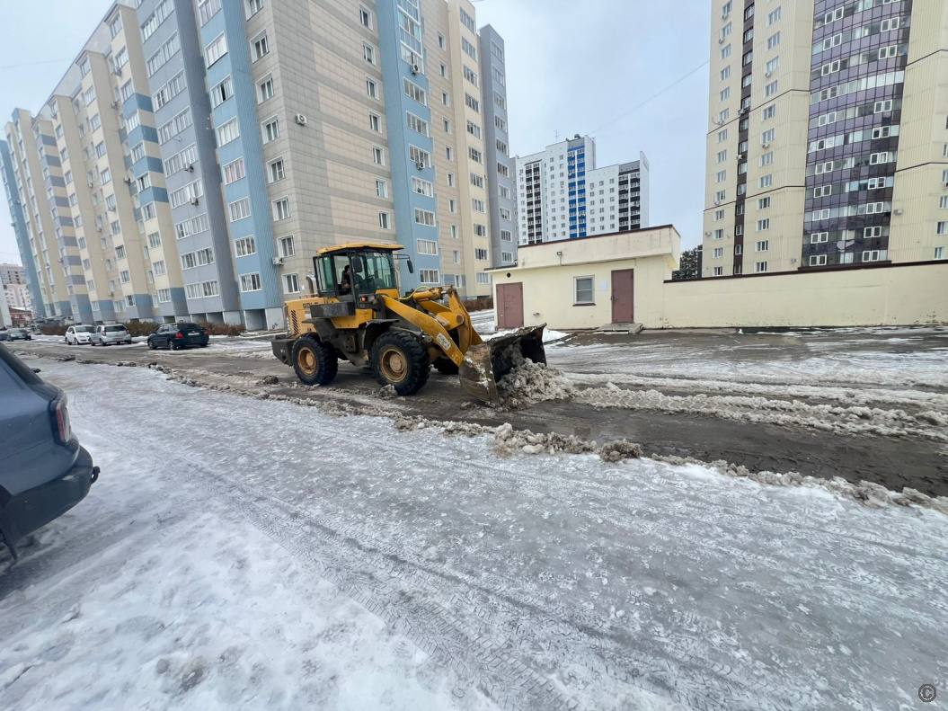 В районах Барнаула борьба с гололёдом ведётся в усиленном режиме В районах Барнаула борьба с гололёдом ведётся в усиленном режиме