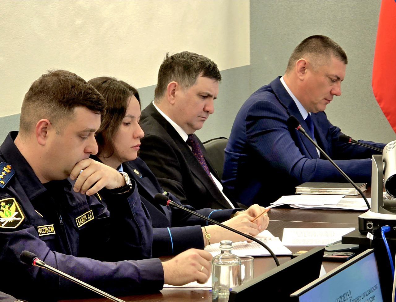 Прокурор Алтайского края Антон Герман провел заседание межведомственной рабочей группы по противодействию коррупции Прокурор Алтайского края Антон Герман провел заседание межведомственной рабочей группы по противодействию коррупции