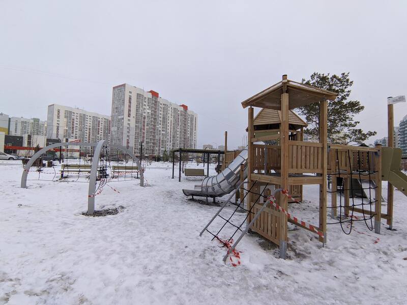 В Барнауле в сквере "Взлетный" на пересечении улиц Сергея Ускова и Взлетной завершаются работы по строительству новой детской площадки В Барнауле в сквере "Взлетный" на пересечении улиц Сергея Ускова и Взлетной завершаются работы по строительству новой детской площадки