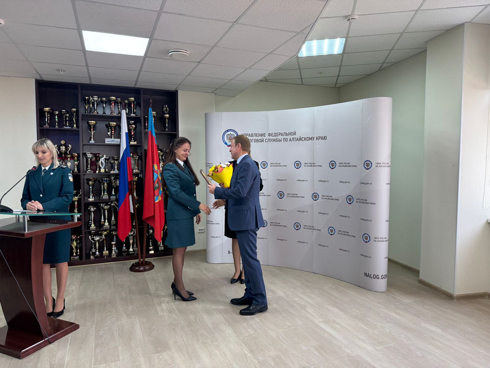 Сотрудники налоговой службы Алтайского края получили государственные и ведомственные награды Сотрудники налоговой службы Алтайского края получили государственные и ведомственные награды