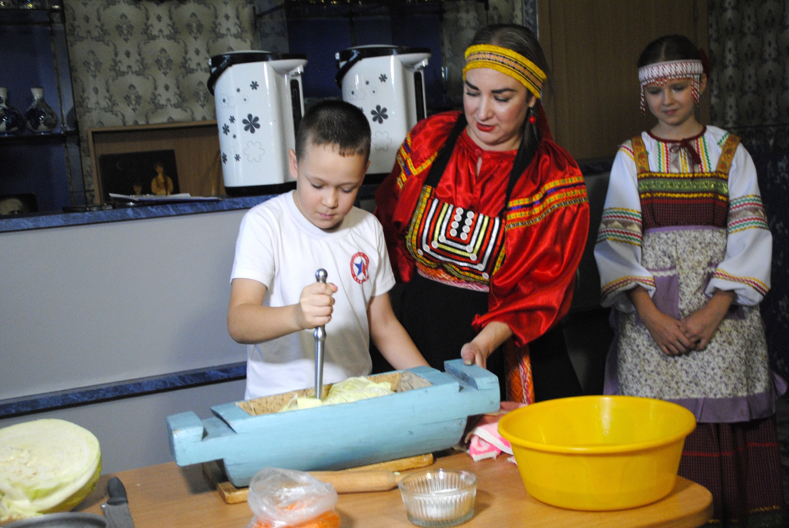 Соприкосновение прошлым. Проект Городского Дворца культуры «Дворцовые тайны: секреты из сундука» в текущем году стал победителем социально-значимых проектов Благотворительного фонда Андрея Мельниченко, направленного на... Соприкосновение прошлым. Проект Городского Дворца культуры «Дворцовые тайны: секреты из сундука» в текущем году стал победителем социально-значимых проектов Благотворительного фонда Андрея Мельниченко, направленного на...