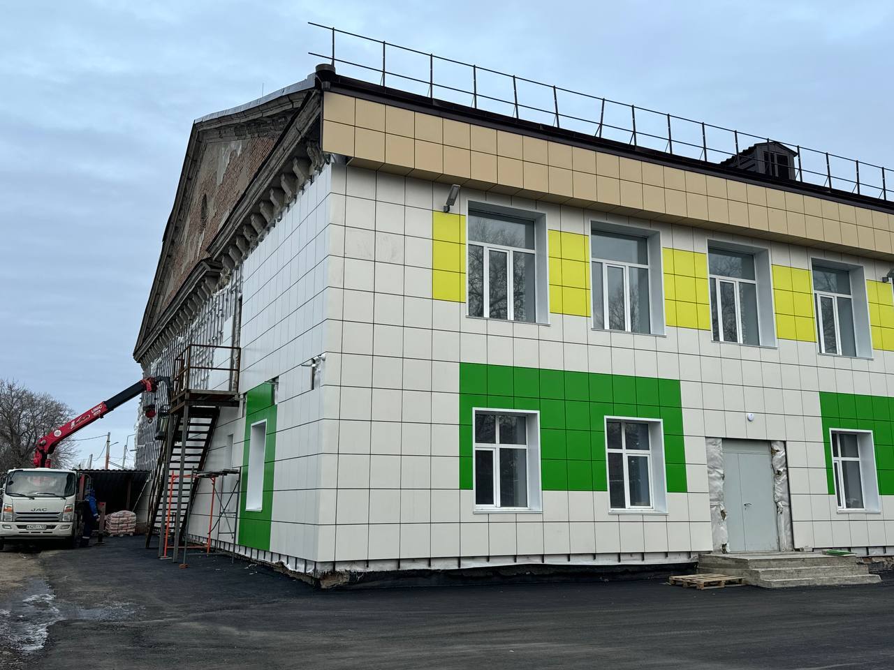 Капитальный ремонт Детско-юношеского центра по ул. Одесской, 6 близится к завершению Капитальный ремонт Детско-юношеского центра по ул. Одесской, 6 близится к завершению