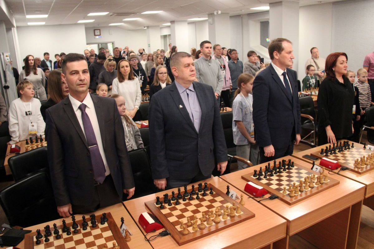 В Краевом шахматном клубе стартовал финальный этап Всероссийского шахматного фестиваля «Интеллектуалы Сибири» В Краевом шахматном клубе стартовал финальный этап Всероссийского шахматного фестиваля «Интеллектуалы Сибири»