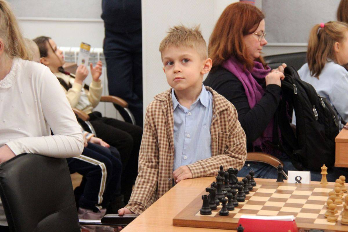 В Краевом шахматном клубе стартовал финальный этап Всероссийского шахматного фестиваля «Интеллектуалы Сибири» В Краевом шахматном клубе стартовал финальный этап Всероссийского шахматного фестиваля «Интеллектуалы Сибири»