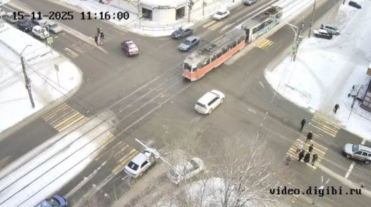 «Сцепку двух вагонов» на закрытых для движения трамвайных рельсах заметили бийчане