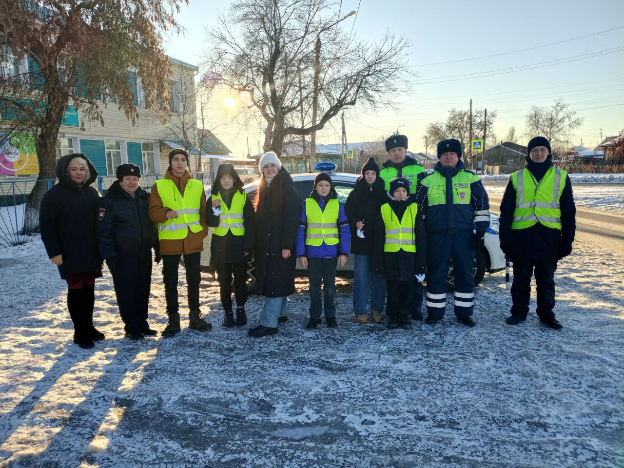 14 ноября 2025 года юные инспекторы движения отряда «Хранители дорог» совместно с сотрудниками ГИБДД МО МВД «Каменский» провели профилактическую акцию «Ангел в дорогу», приуроченную к Всемирному дню памяти жертв... 14 ноября 2025 года юные инспекторы движения отряда «Хранители дорог» совместно с сотрудниками ГИБДД МО МВД «Каменский» провели профилактическую акцию «Ангел в дорогу», приуроченную к Всемирному дню памяти жертв...