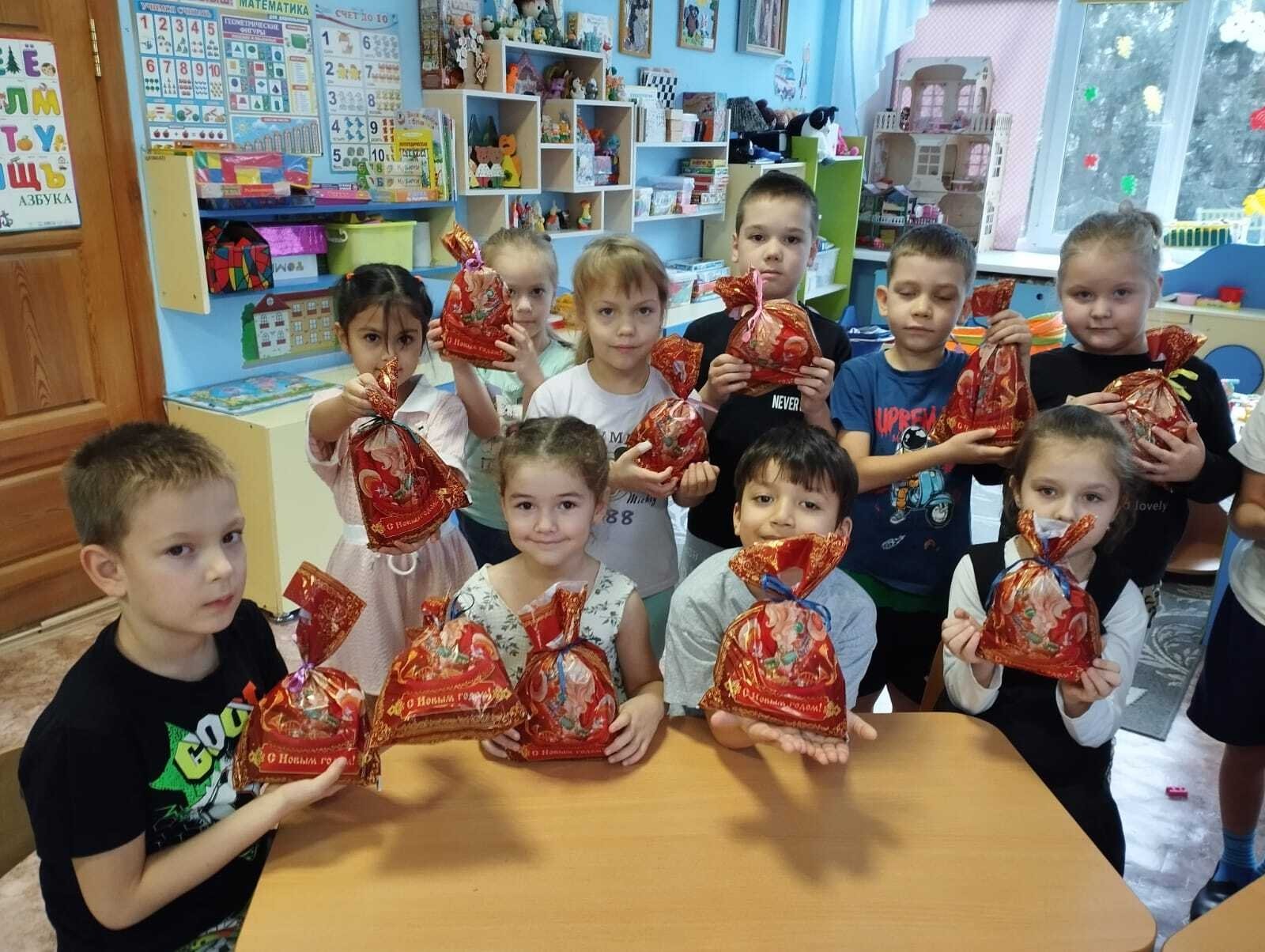 Дети из Новоалтайска собрали новогодние подарки для военнослужащих Дети из Новоалтайска собрали новогодние подарки для военнослужащих