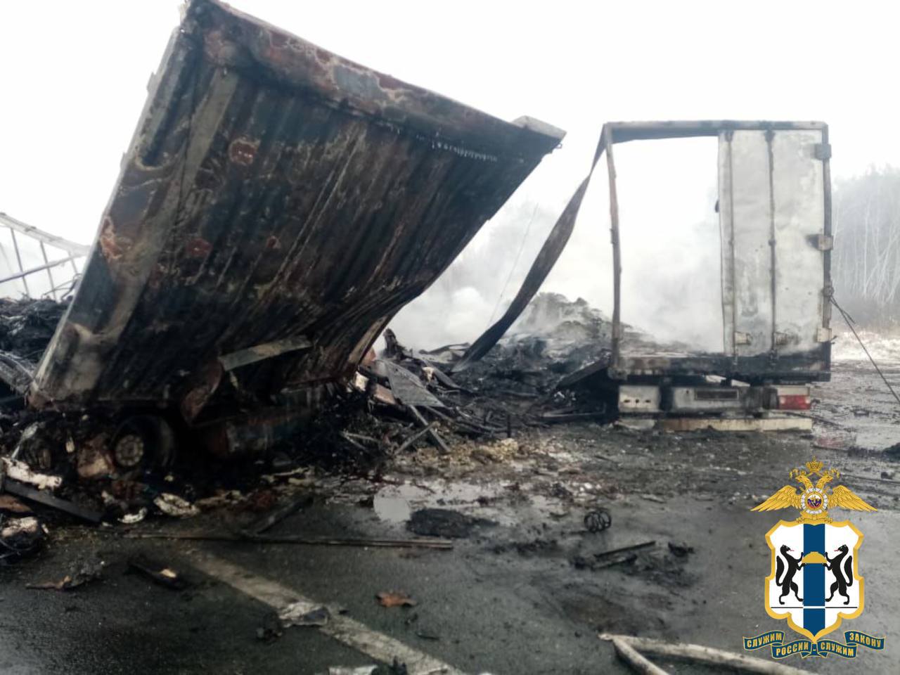 Жесткое смертельное ДТП с тремя грузовиками произошло на трассе в Новосибирской области Жесткое смертельное ДТП с тремя грузовиками произошло на трассе в Новосибирской области