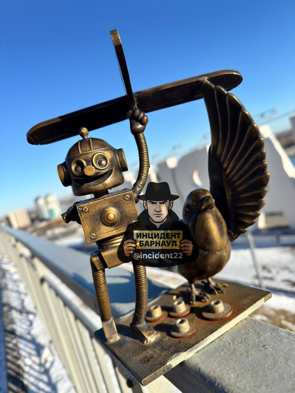 В Барнауле неизвестный испортил часть арт-объекта в Нагорном парке