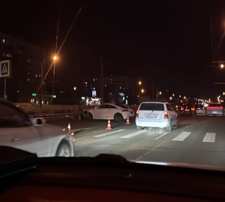 Водитель за рулем Audi сбил подростка на пешеходном переходе в Барнауле Водитель за рулем Audi сбил подростка на пешеходном переходе в Барнауле