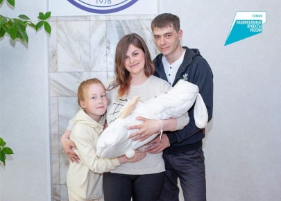 Многодетность – в тренде!. С января 2025 года в Алтайском крае сельские молодые семьи могут рассчитывать на единовременную выплату при рождении третьего или последующего ребёнка