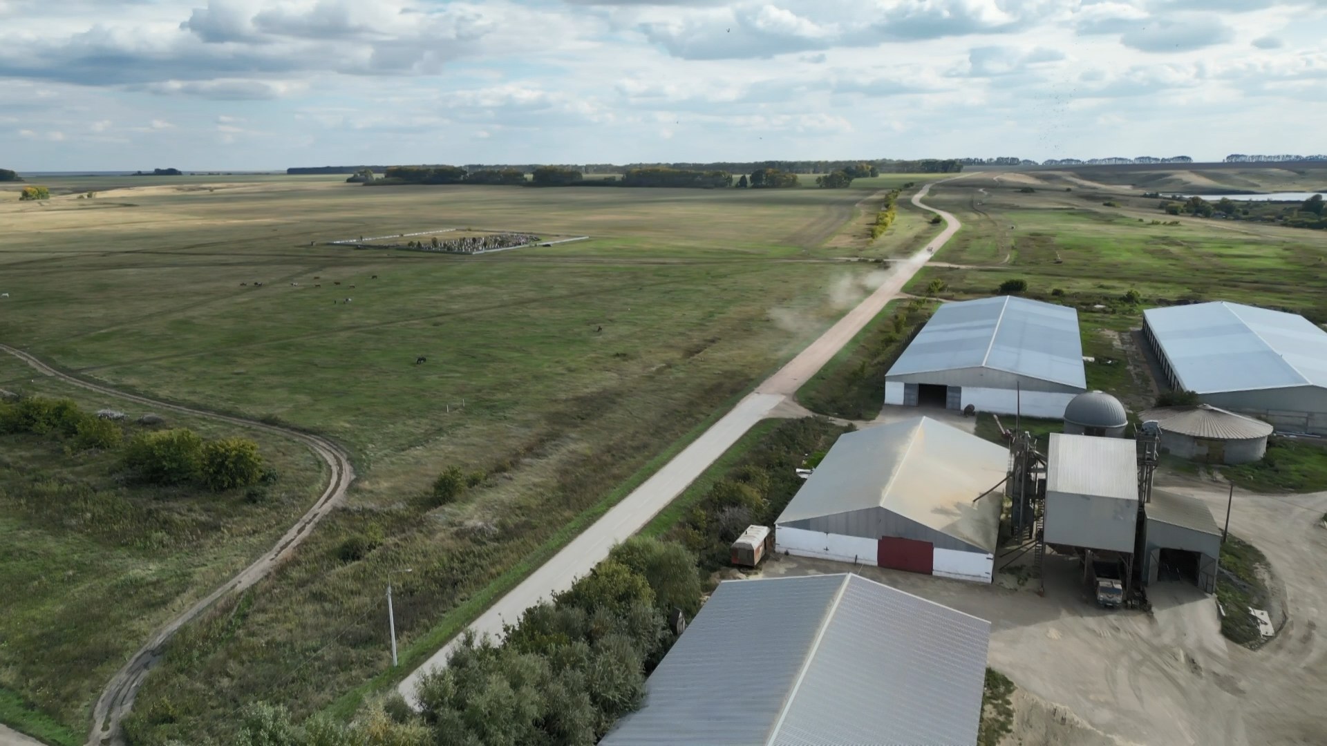 Именно в этом районе установлен единственный в стране памятник помидору! Здесь выращивают овощи на полях, благоустраивают малые села, успешно воспитывают юных аграриев и не только Именно в этом районе установлен единственный в стране памятник помидору! Здесь выращивают овощи на полях, благоустраивают малые села, успешно воспитывают юных аграриев и не только