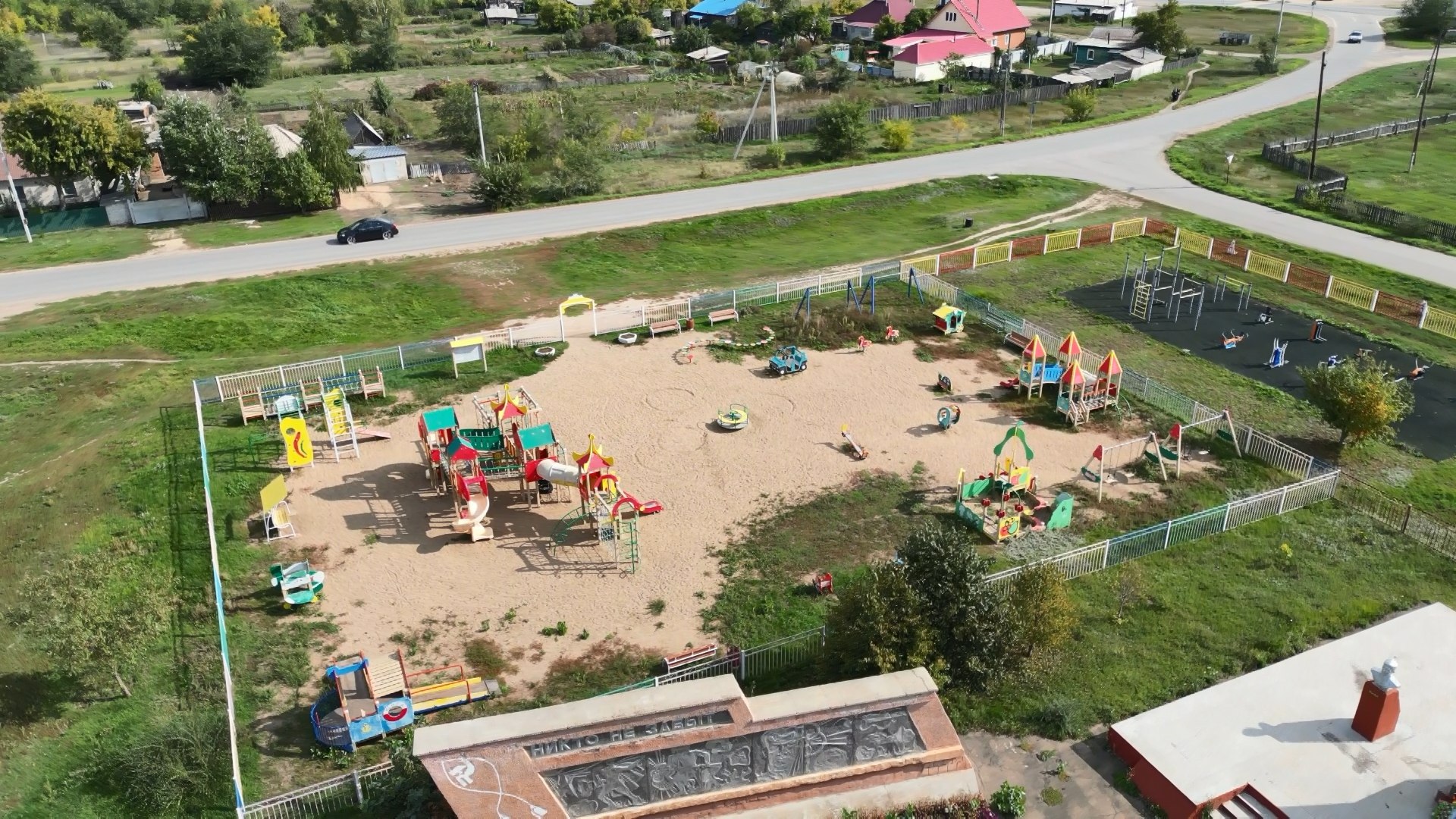 Именно в этом районе установлен единственный в стране памятник помидору! Здесь выращивают овощи на полях, благоустраивают малые села, успешно воспитывают юных аграриев и не только Именно в этом районе установлен единственный в стране памятник помидору! Здесь выращивают овощи на полях, благоустраивают малые села, успешно воспитывают юных аграриев и не только