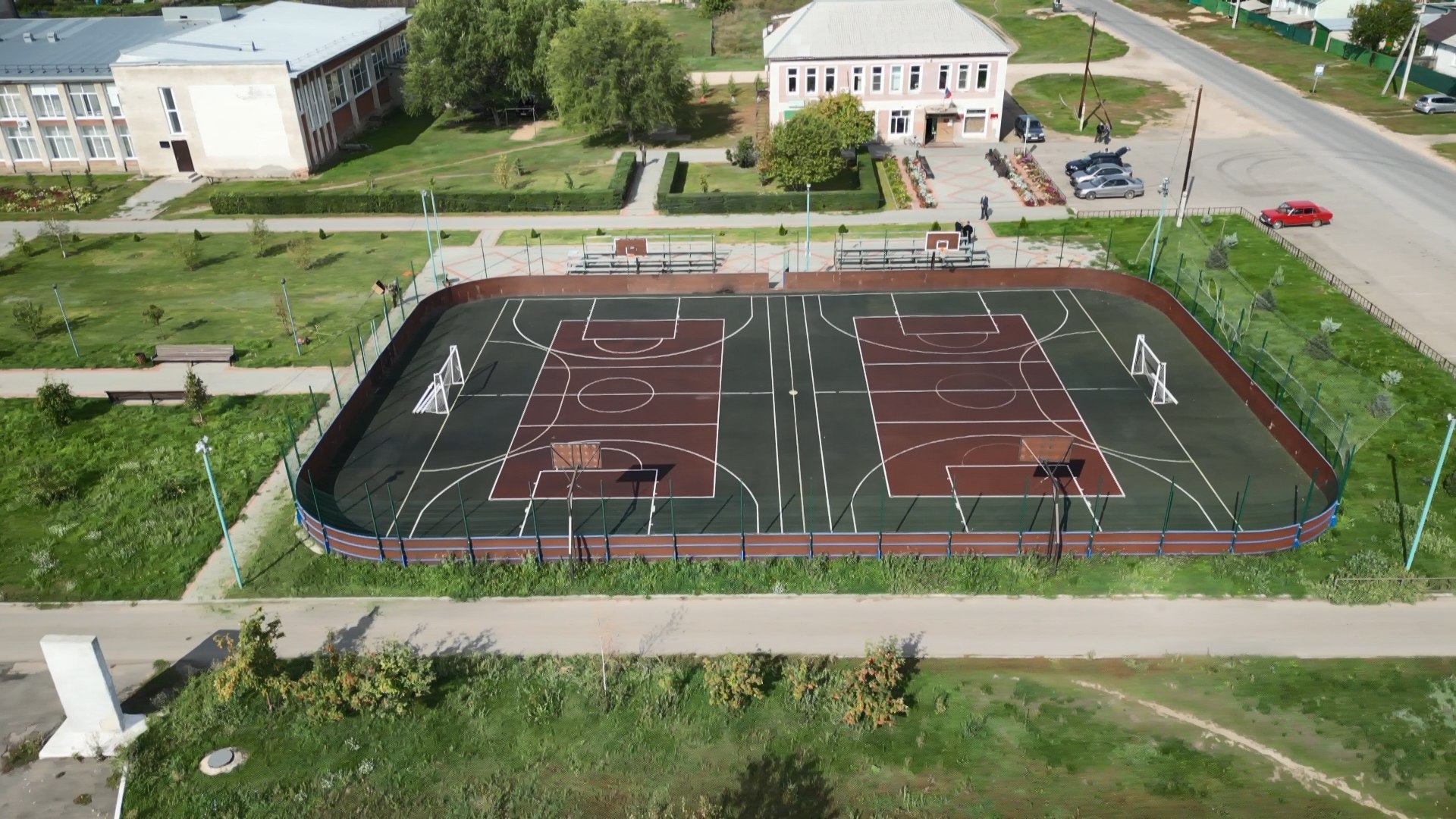 Именно в этом районе установлен единственный в стране памятник помидору! Здесь выращивают овощи на полях, благоустраивают малые села, успешно воспитывают юных аграриев и не только Именно в этом районе установлен единственный в стране памятник помидору! Здесь выращивают овощи на полях, благоустраивают малые села, успешно воспитывают юных аграриев и не только