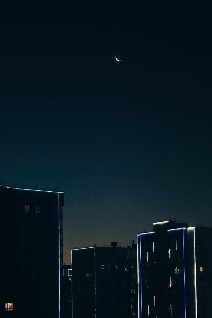 Изящный месяц над Барнаулом утром 17 ноября Изящный месяц над Барнаулом утром 17 ноября