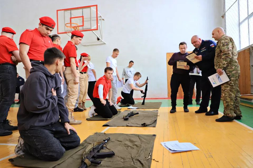 Первые соревнования юнармейцев прошли в Бийске Первые соревнования юнармейцев прошли в Бийске