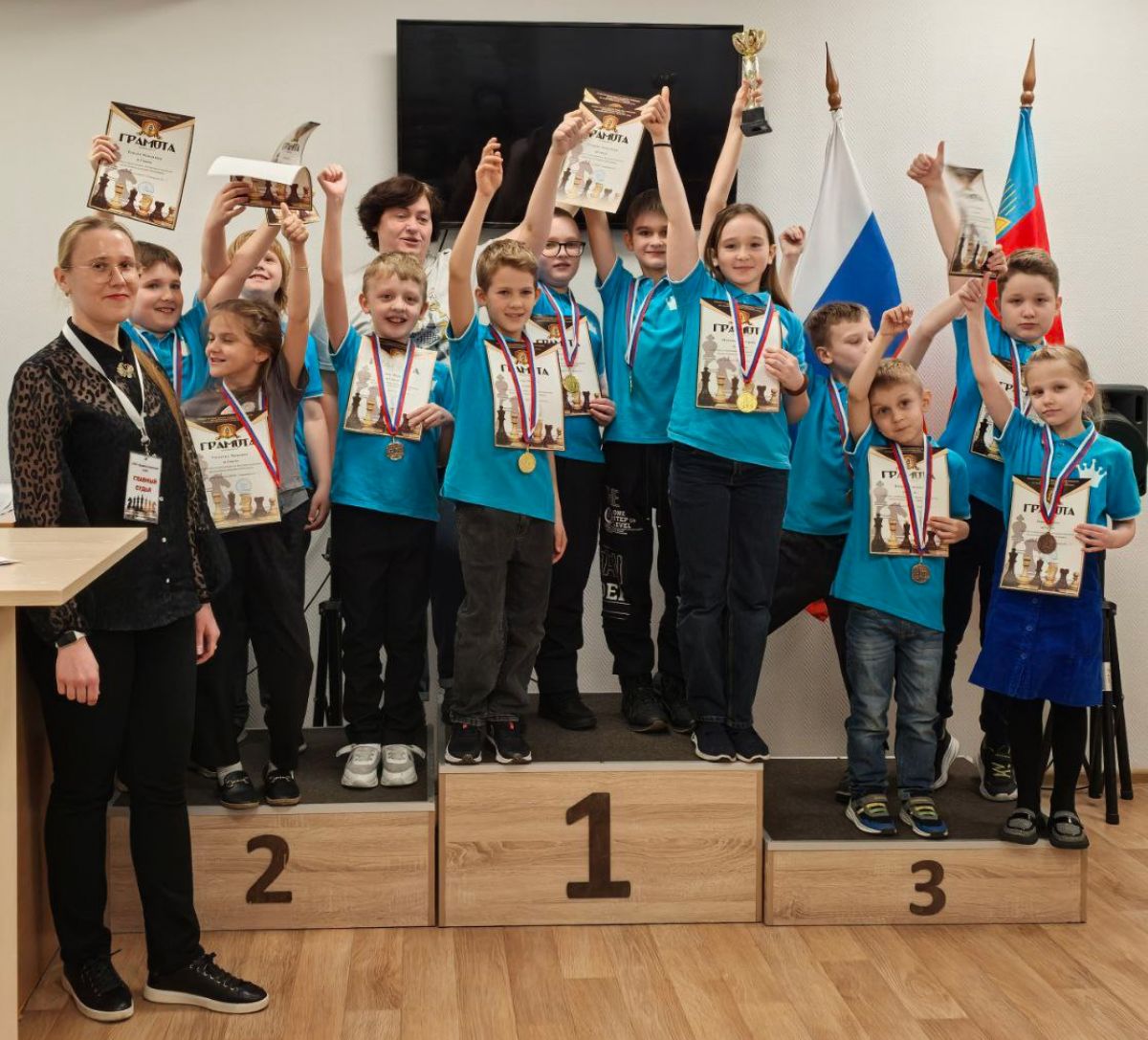 Команды 42-й гимназии Барнаула заняли весь пьедестал на краевом шахматном турнире среди младших школьников