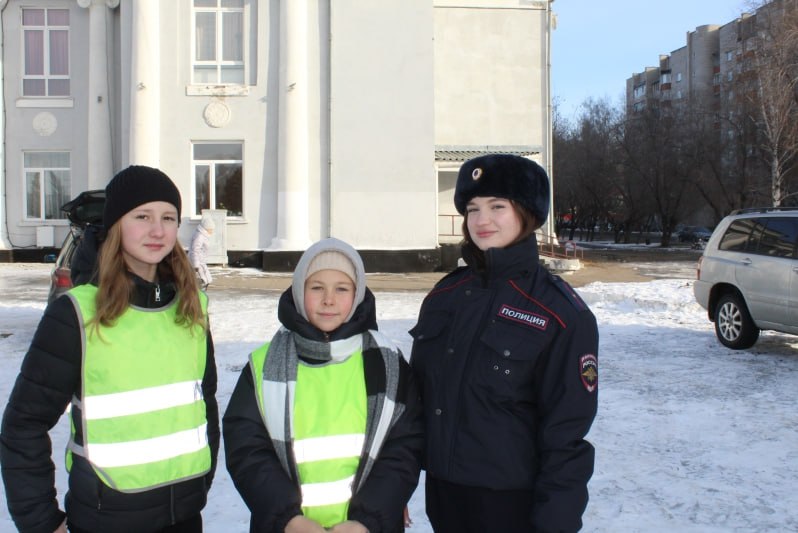 Госавтоинспекция города Новоалтайска провела акцию «День памяти жертв ДТП» Госавтоинспекция города Новоалтайска провела акцию «День памяти жертв ДТП»