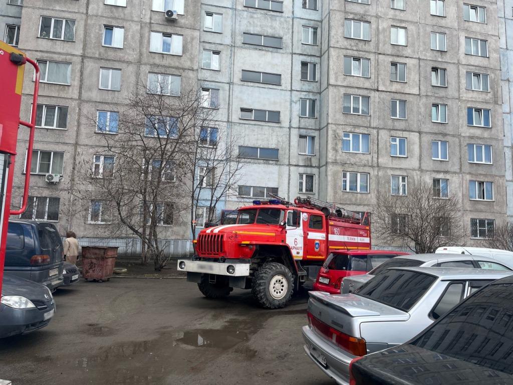 Холодильник стал причиной пожара в барнаульской многоэтажке