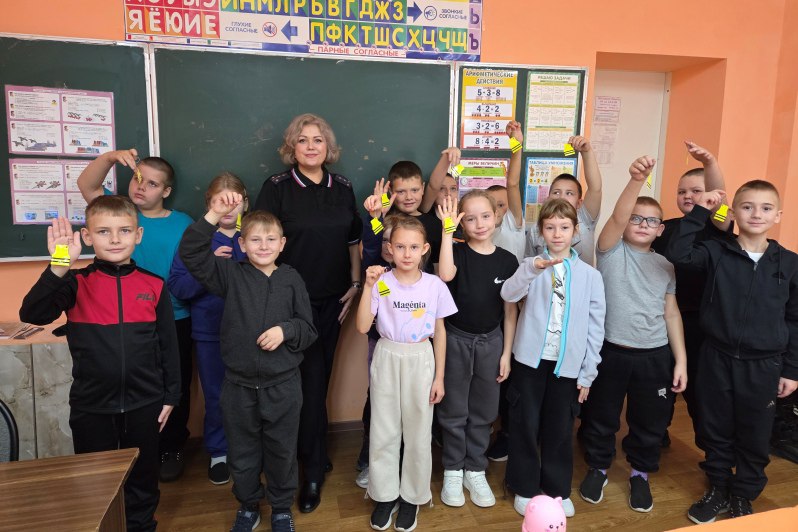 Сотрудники Краснощековской Госавтоинспекции продолжают проводить мероприятия по популяризации световозвращающих элементов Сотрудники Краснощековской Госавтоинспекции продолжают проводить мероприятия по популяризации световозвращающих элементов