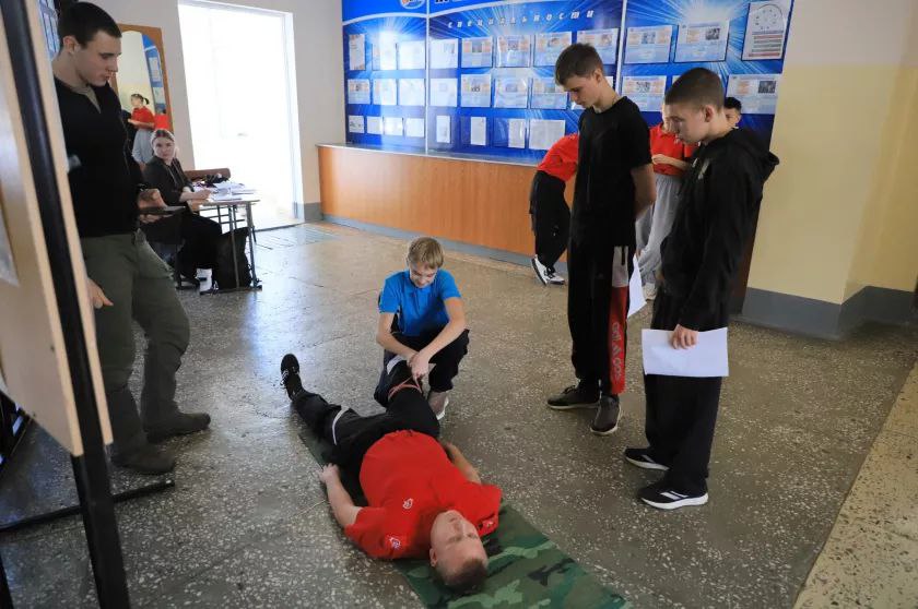 Первые соревнования юнармейцев прошли в Бийске Первые соревнования юнармейцев прошли в Бийске