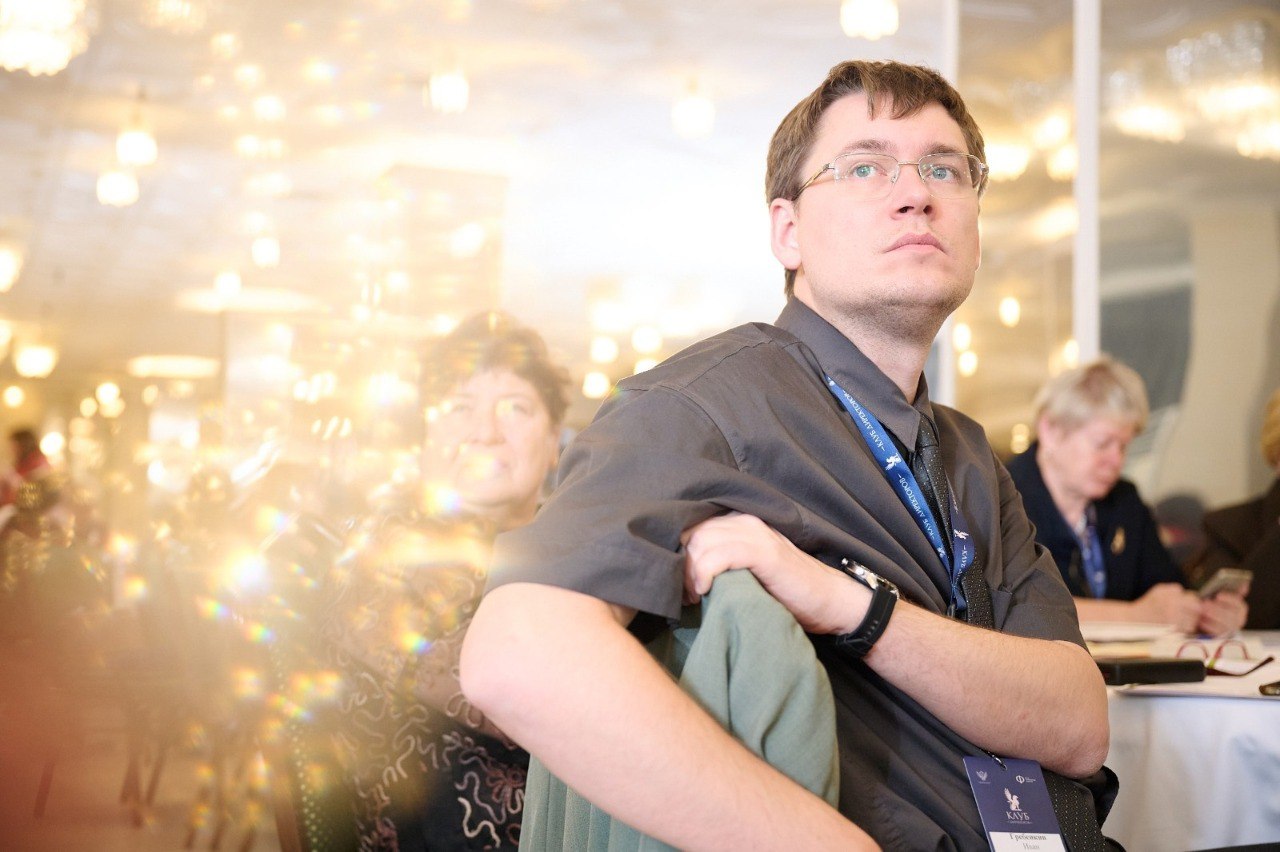 Директор барнаульской гимназии №42 представил город на стратегической сессии «Клуба директоров» в Москве Директор барнаульской гимназии №42 представил город на стратегической сессии «Клуба директоров» в Москве