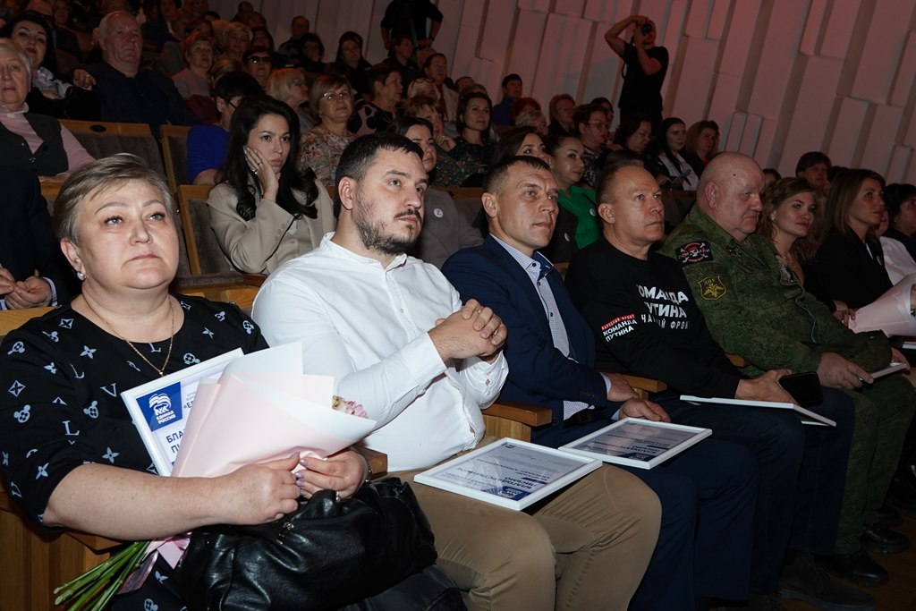 Трое депутатов гордумы отмечены наградами за поддержку СВО Трое депутатов гордумы отмечены наградами за поддержку СВО