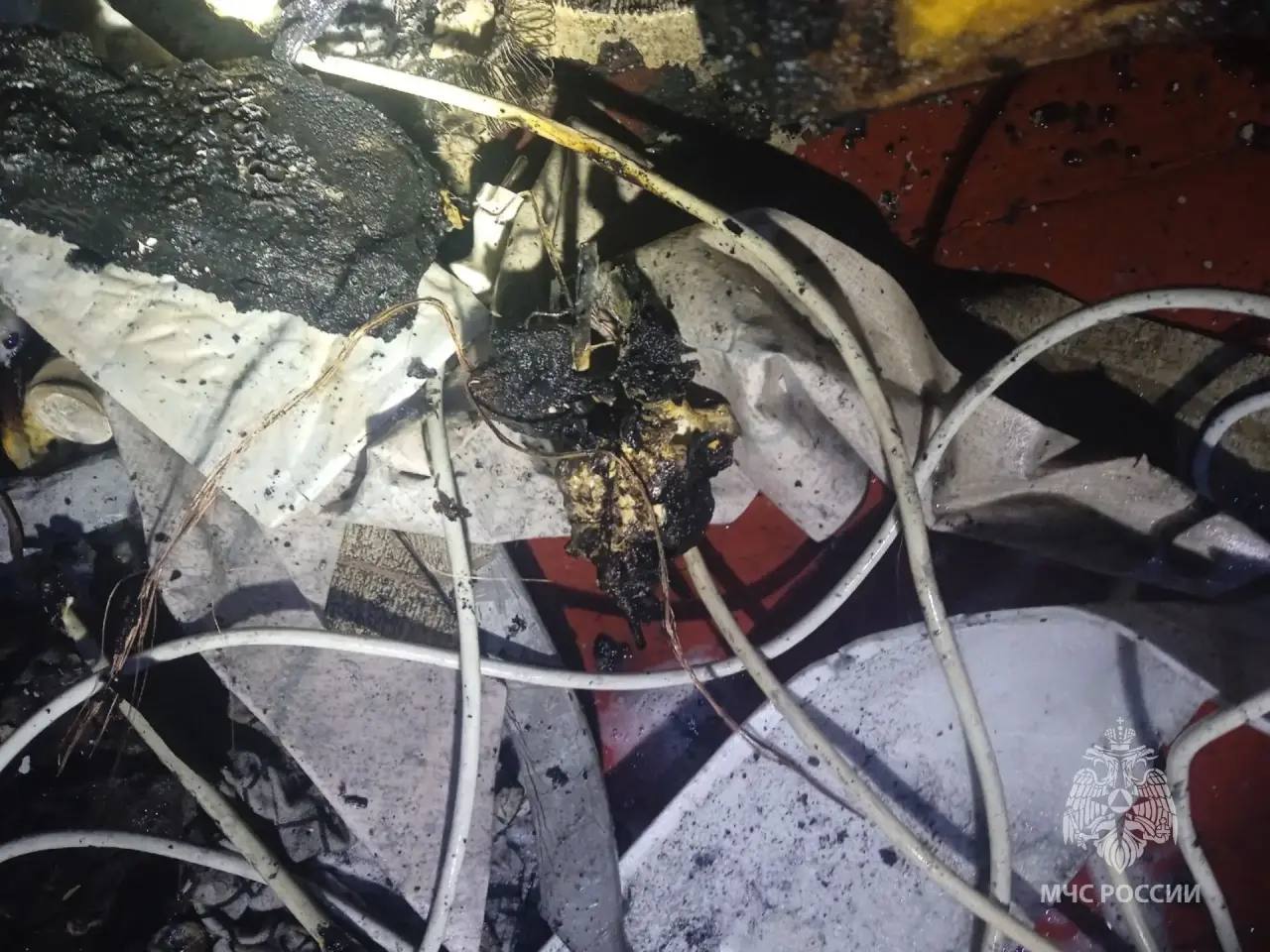 В Камне-на-Оби горела квартира в доме на улице Титова В Камне-на-Оби горела квартира в доме на улице Титова