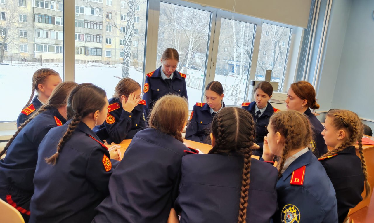 Сотрудники следственного управления СК России по Алтайскому краю провели для кадет профильного класса Барнаульского кадетского корпуса правовую викторину Сотрудники следственного управления СК России по Алтайскому краю провели для кадет профильного класса Барнаульского кадетского корпуса правовую викторину