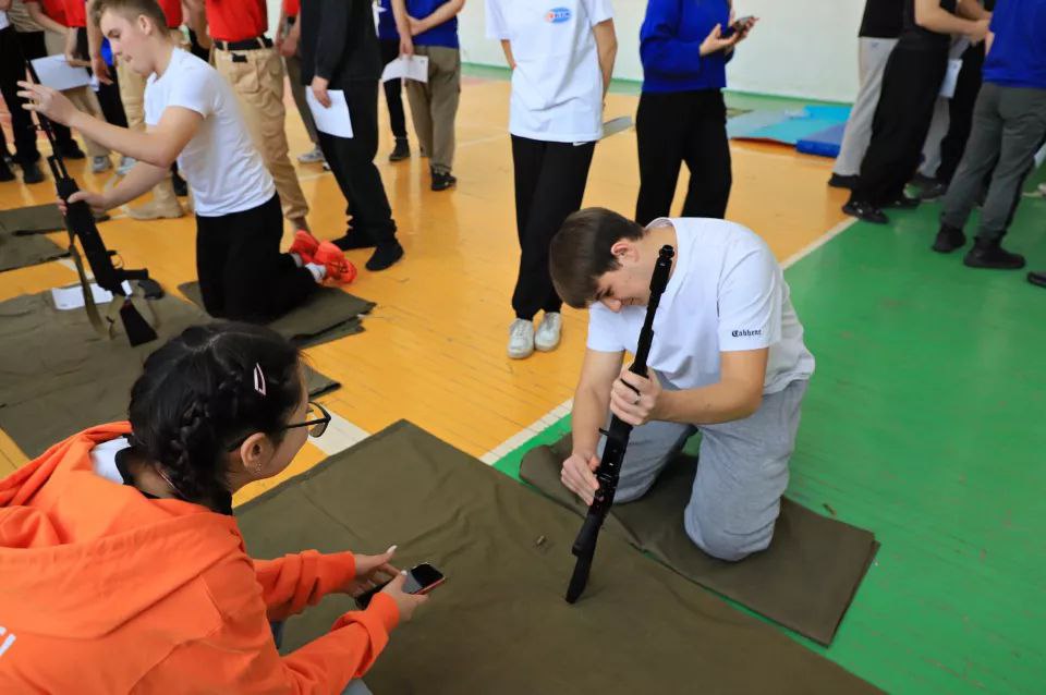Первые соревнования юнармейцев прошли в Бийске Первые соревнования юнармейцев прошли в Бийске