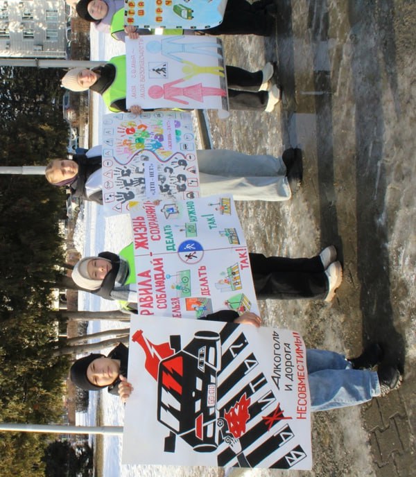 Госавтоинспекция города Новоалтайска провела акцию «День памяти жертв ДТП» Госавтоинспекция города Новоалтайска провела акцию «День памяти жертв ДТП»