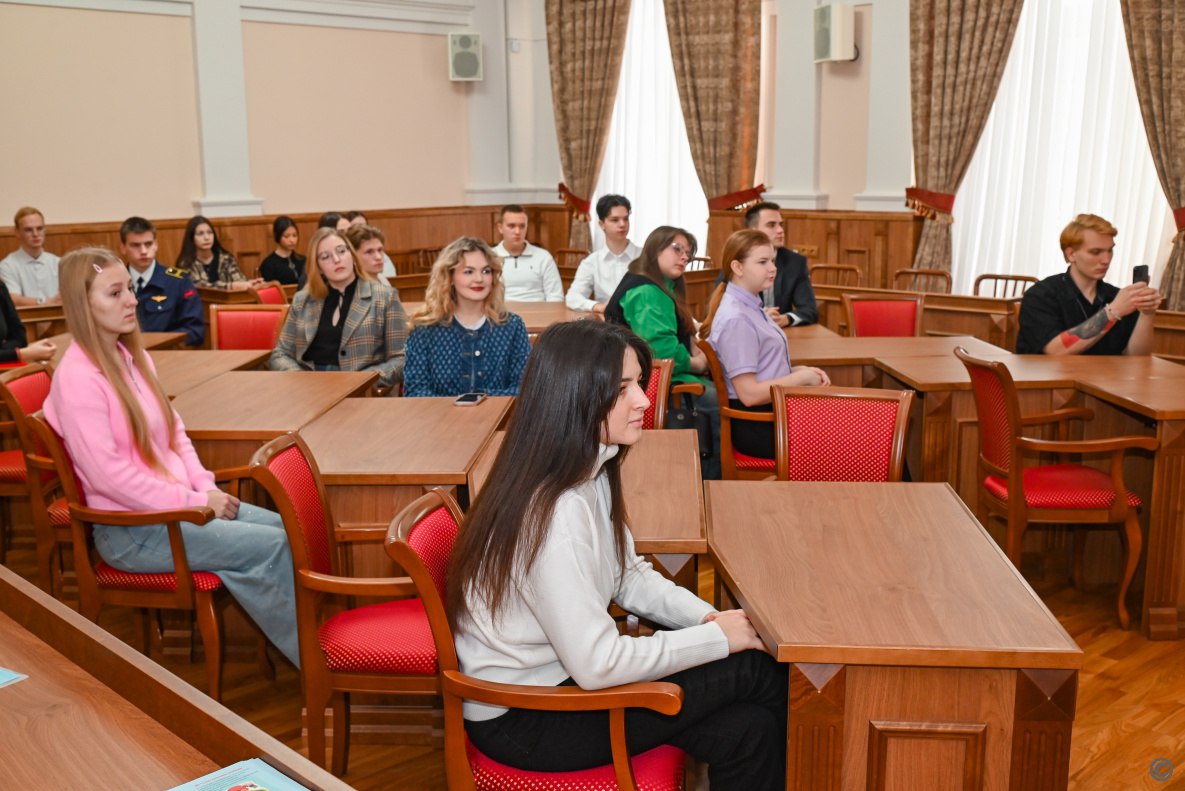 В администрации Барнаула состоялось обучающее занятие для лидеров молодежного волонтерского антинаркотического движения В администрации Барнаула состоялось обучающее занятие для лидеров молодежного волонтерского антинаркотического движения