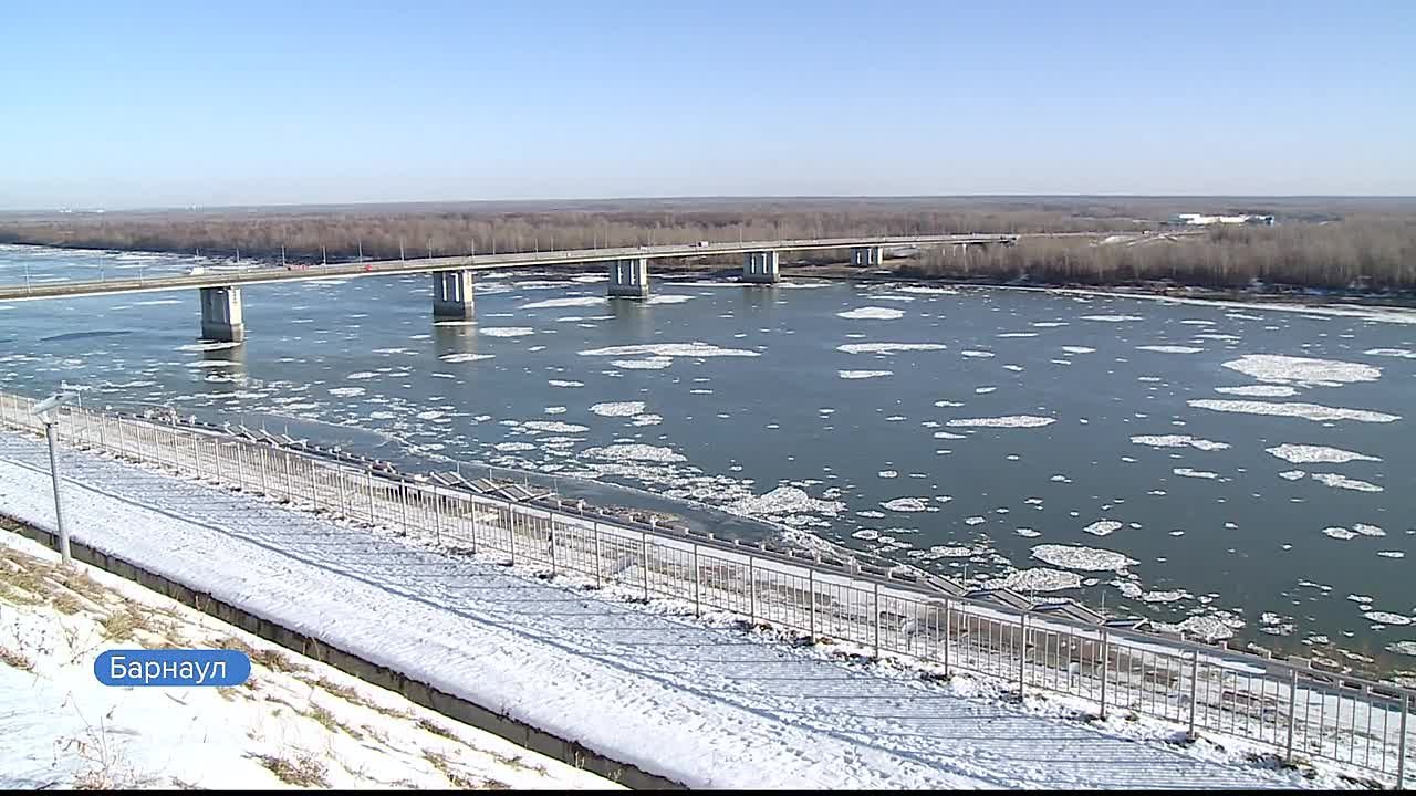 Пятнистая и кружевная шуга появилась на Оби