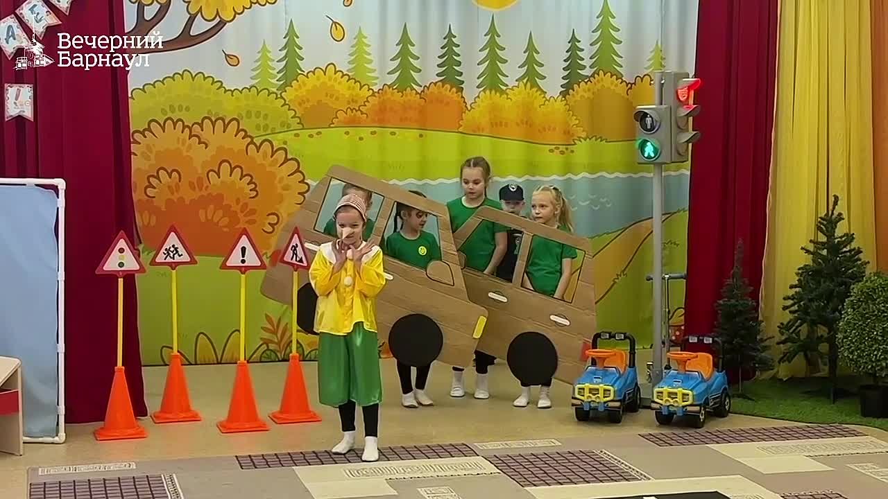 Фестиваль агитбригад по правилам дорожного движения состоялся на базе барнаульского детского сада № 275