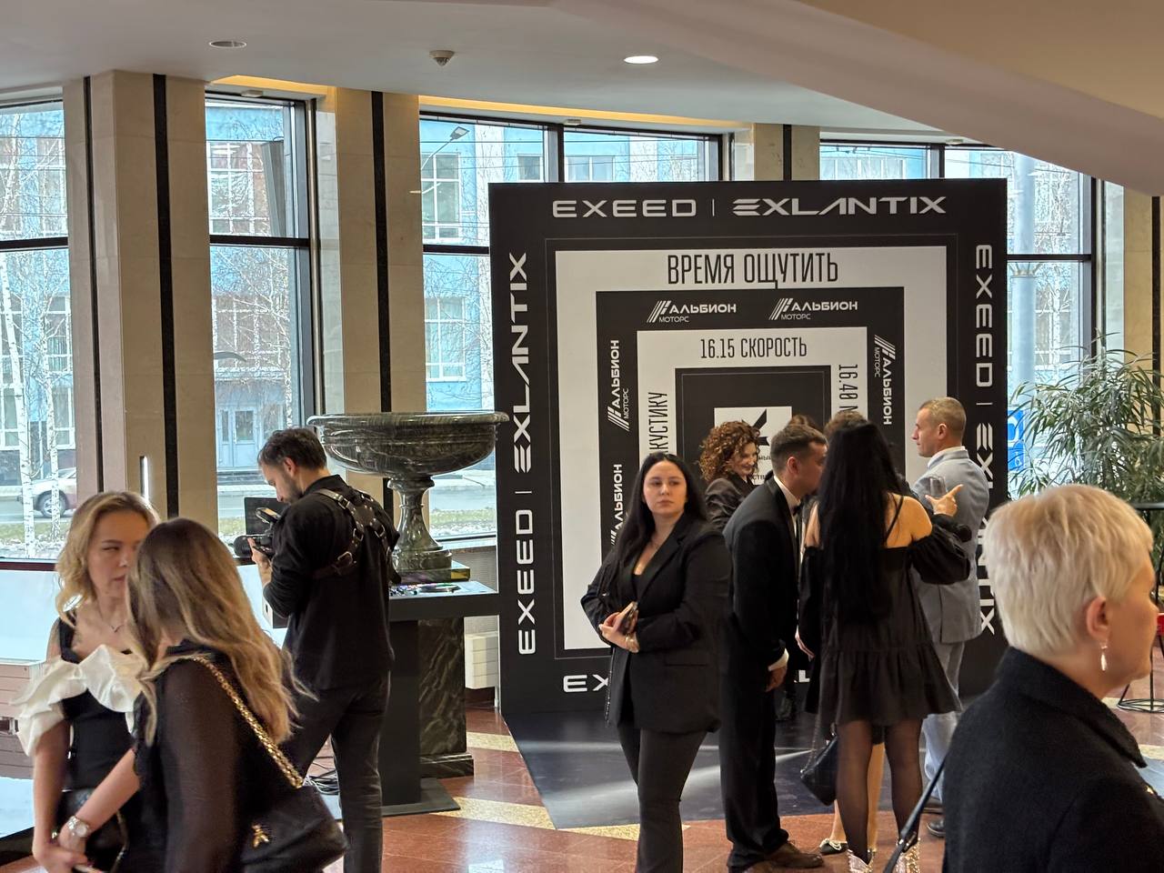 В ожидании начала церемонии гости могут отдохнуть в фуршет-зоне В ожидании начала церемонии гости могут отдохнуть в фуршет-зоне