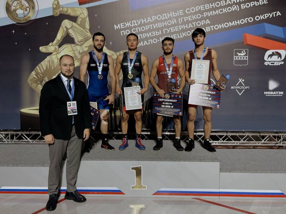 Юрий Тапаа — победитель, Шохин Холназаров и Иван Чебышев — серебряные призёры международного турнира по греко-римской борьбе на призы губернатора ЯНАО