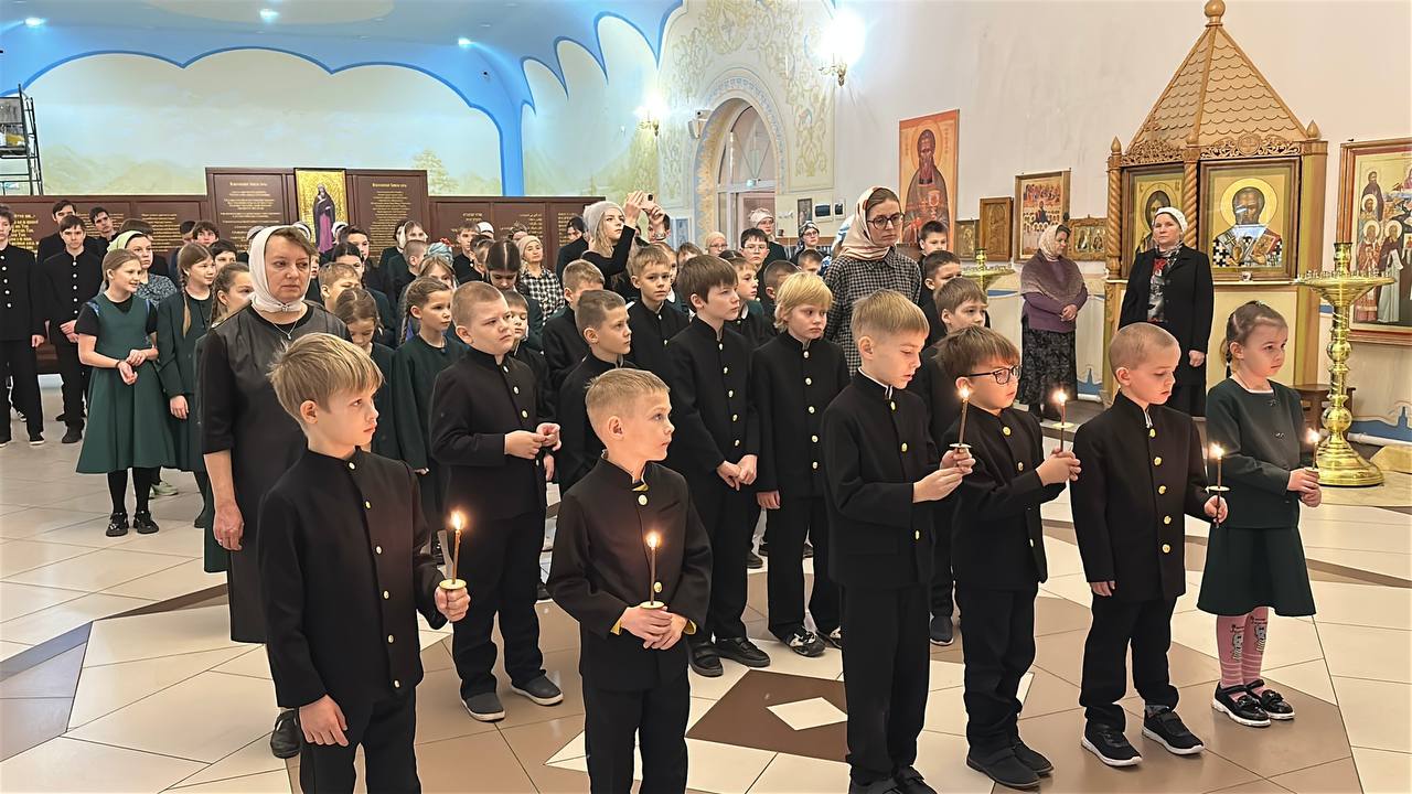 Бийские школьники выпустили голубей в память о погибших в ДТП Бийские школьники выпустили голубей в память о погибших в ДТП