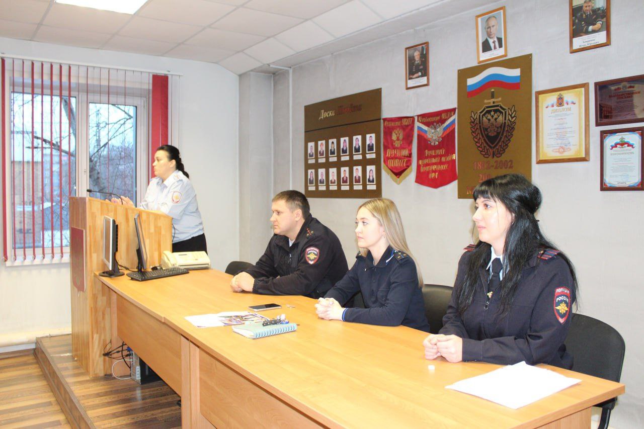 Транспортная полиция и «полицейский класс» Белово отметили годовщину совместной работы