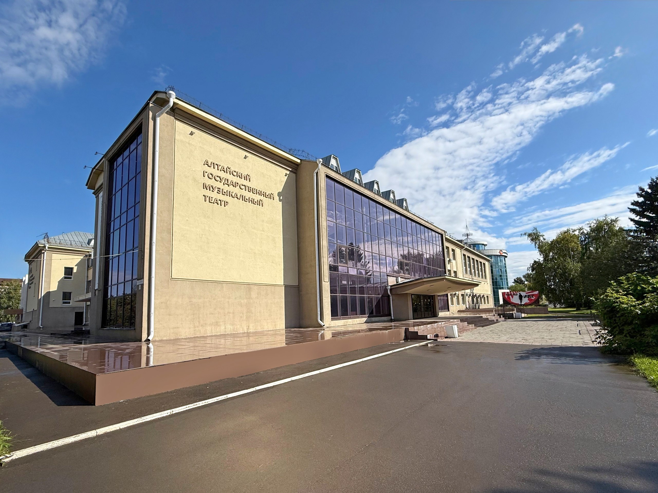 Алтайскому музыкальному театру исполнилось 66 лет