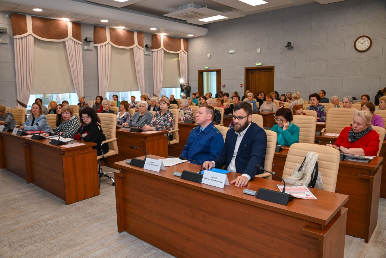 В Барнауле сотрудники полиции провели масштабный форум по профилактике мошенничества с пенсионерами краевой столицы В Барнауле сотрудники полиции провели масштабный форум по профилактике мошенничества с пенсионерами краевой столицы