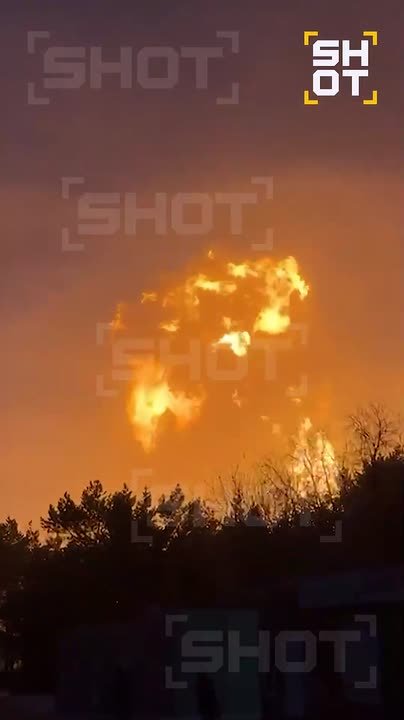 Мощный взрыв и пожар произошли в пригороде Омска из-за утечки из газопровода